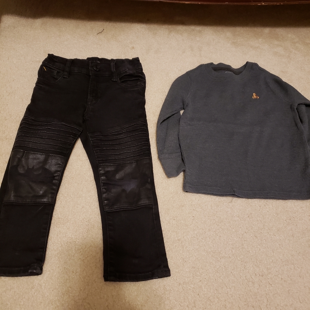 3T Gap Black batman jeans & Dark Gray Thermal Tee